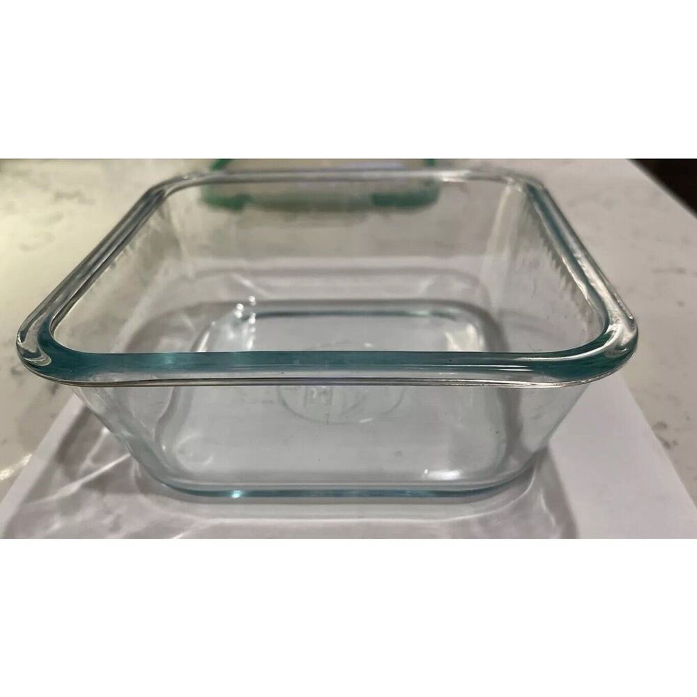 Pyrex 4 Cup 950 ML #8704 Blue Tint Square Glass Dish With Locking Lid - Picture 6 of 8